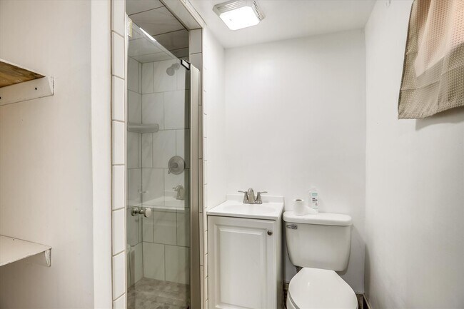 Building Photo - 5834 Jamestown Rd