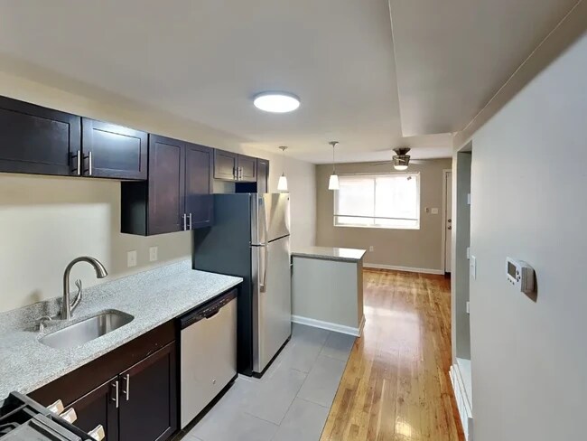 Building Photo - Lantern Square Apartments-B5
