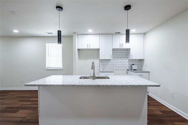 Primary Photo - 452 Paines Ave NW