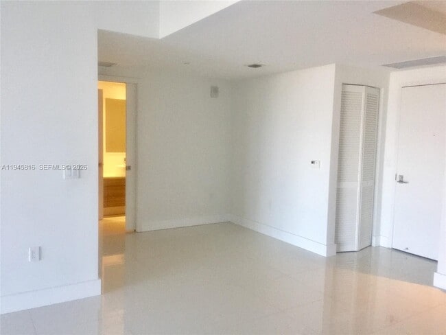 Building Photo - 121 NE 34th St