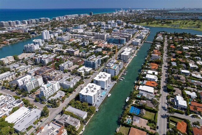 Building Photo - 10000 W Bay Harbor Dr