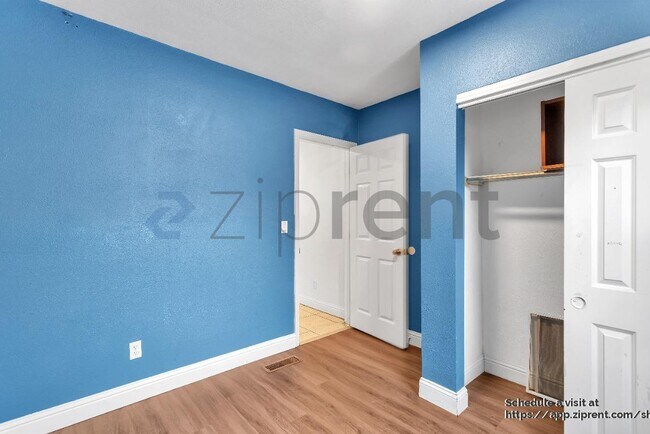 Building Photo - 1008 92nd Ave