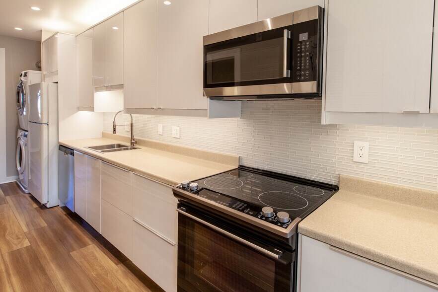 Building Photo - 1908 Constitution Ave NE