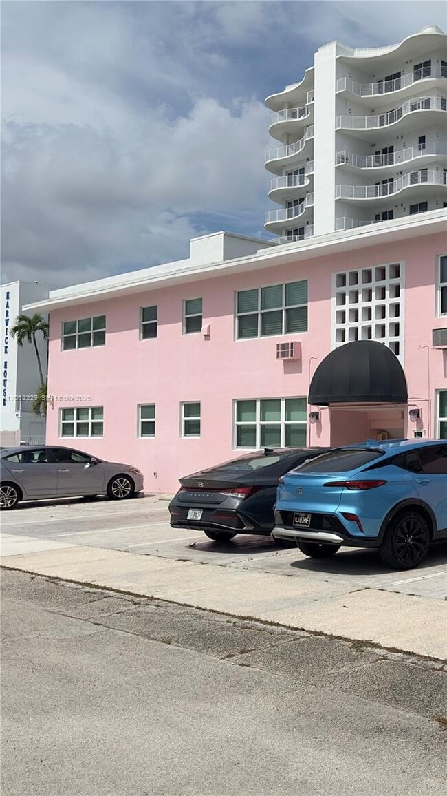 Building Photo - 700 Bayshore Dr