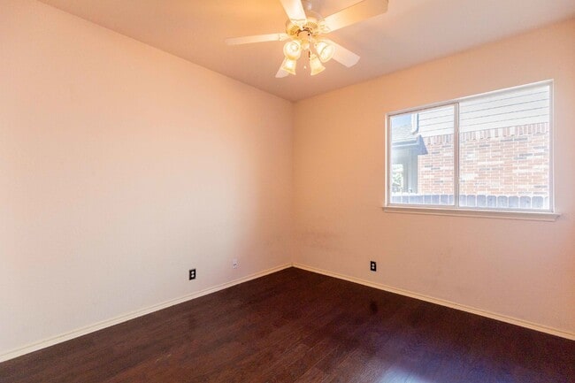 Building Photo - 509 Foxford Run Dr