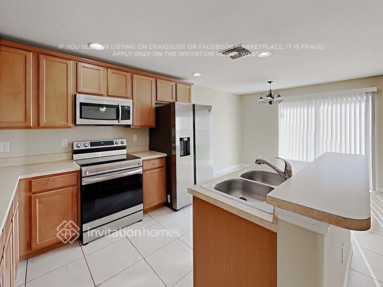 Building Photo - 12125 Fern Blossom Dr