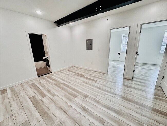 Building Photo - Modern, Spacious 2-Bedroom Apartment