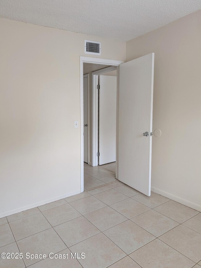 Building Photo - 121 San Juan Cir