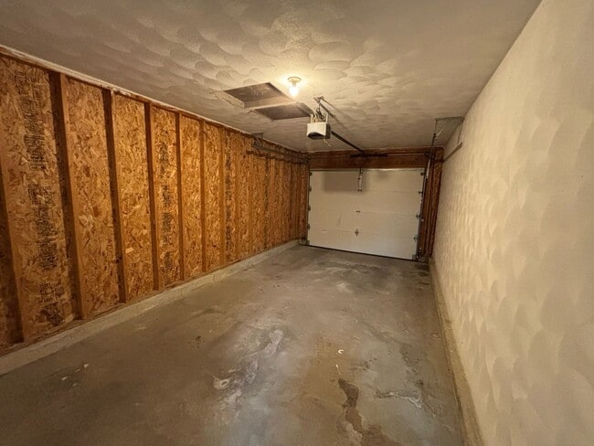Building Photo - 372 Amphitheater Dr