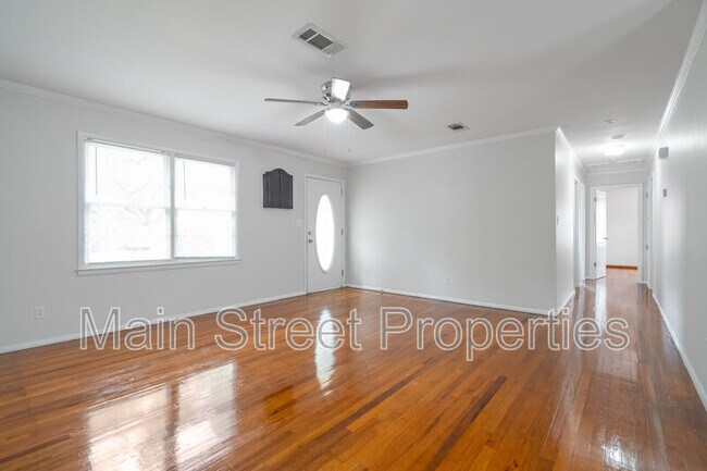 Building Photo - 118 Czar Ln
