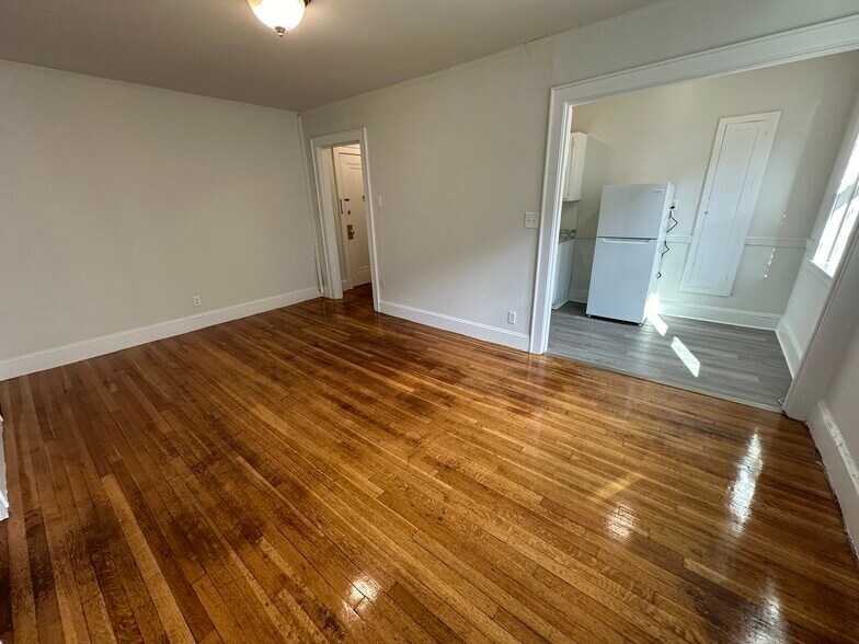 Building Photo - 130 Highland Ave