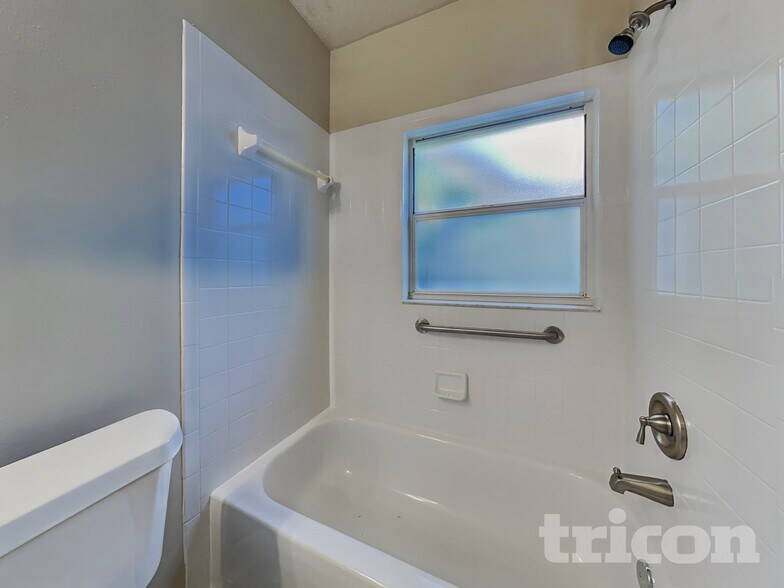 Building Photo - 1816 Coyote Pl