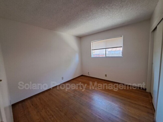 Building Photo - 2519 Heather Dr