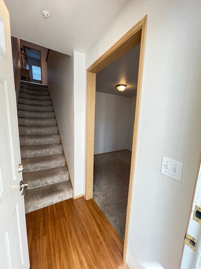 Building Photo - Charming and Spacious 3-Bedroom Townhome w...