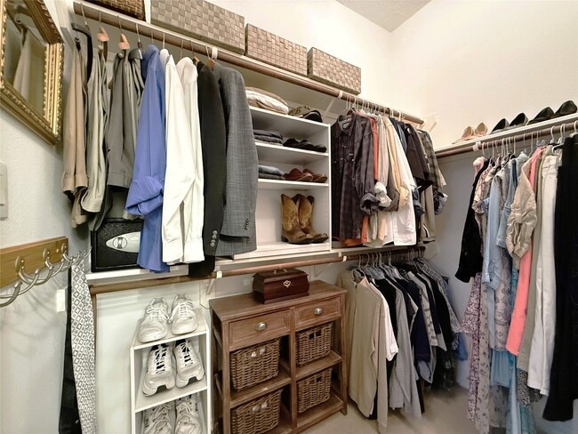 Building Photo - 1446 Sherwood Park Cir