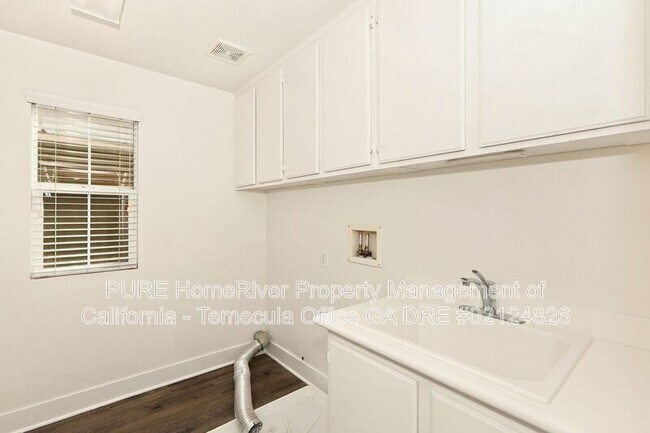 Building Photo - 34111 San Sebastian Ave
