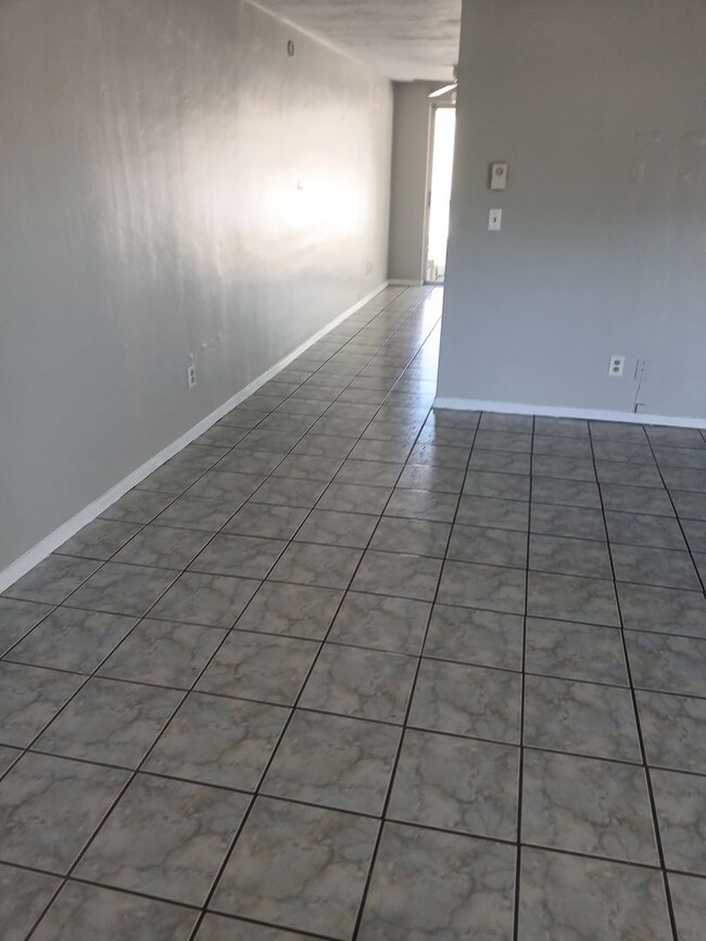 Building Photo - Updated 2 Bed / 2 Bath Home for Rent – Near Downtown New Port Richey