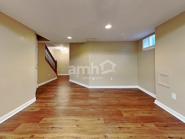 Building Photo - 2145 Blanton Dr