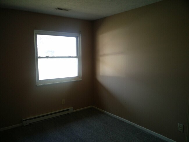 Building Photo - Great 3 bedroom, 1.5 bath home with one car attached garage in Decatur Township
