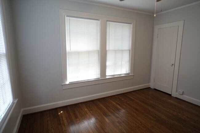 Building Photo - 7223 1st Ave S