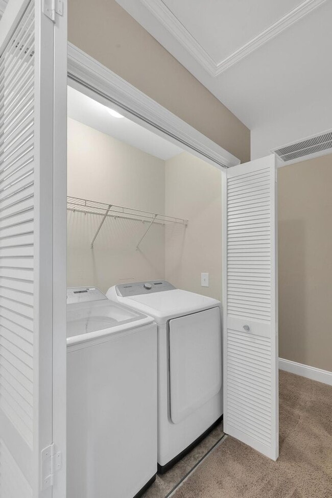 Building Photo - 3 BR close to Stone Bay!