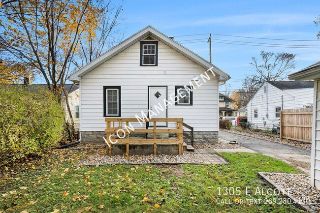 Building Photo - 1305 E Alcott-