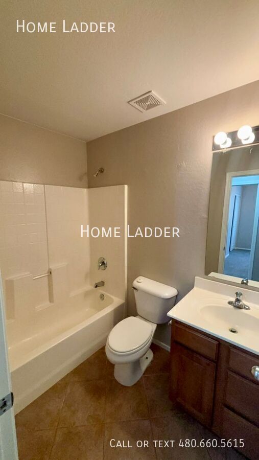 Building Photo - 2349 Oakmont Ln