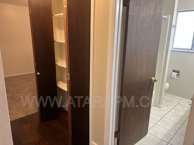 Building Photo - 270 Country Club Dr