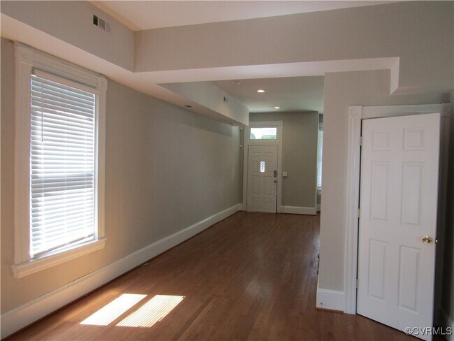 Building Photo - 1015 N 35th St