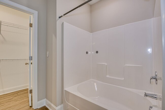 Building Photo - 2 Bed/ 2 Bath Townhome - 7 Minutes from Fort Gordon!