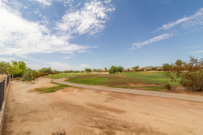Building Photo - 3 bedroom plus den, 2 bath, on the golf co...