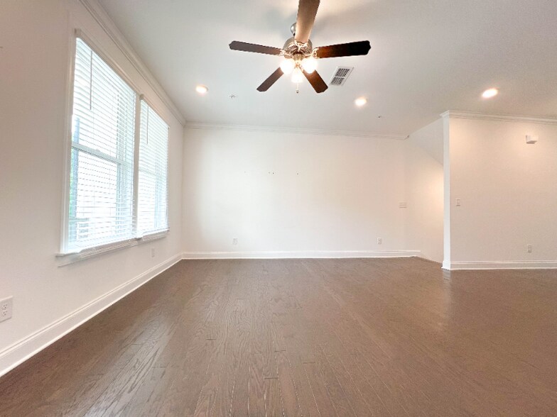 Building Photo - 6605 Beacon Dr