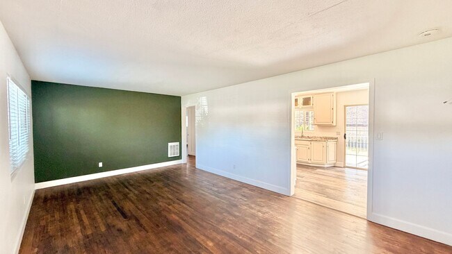 Building Photo - 1280 Alturas Rd