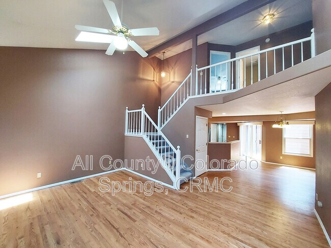 Building Photo - 6568 Foxdale Cir