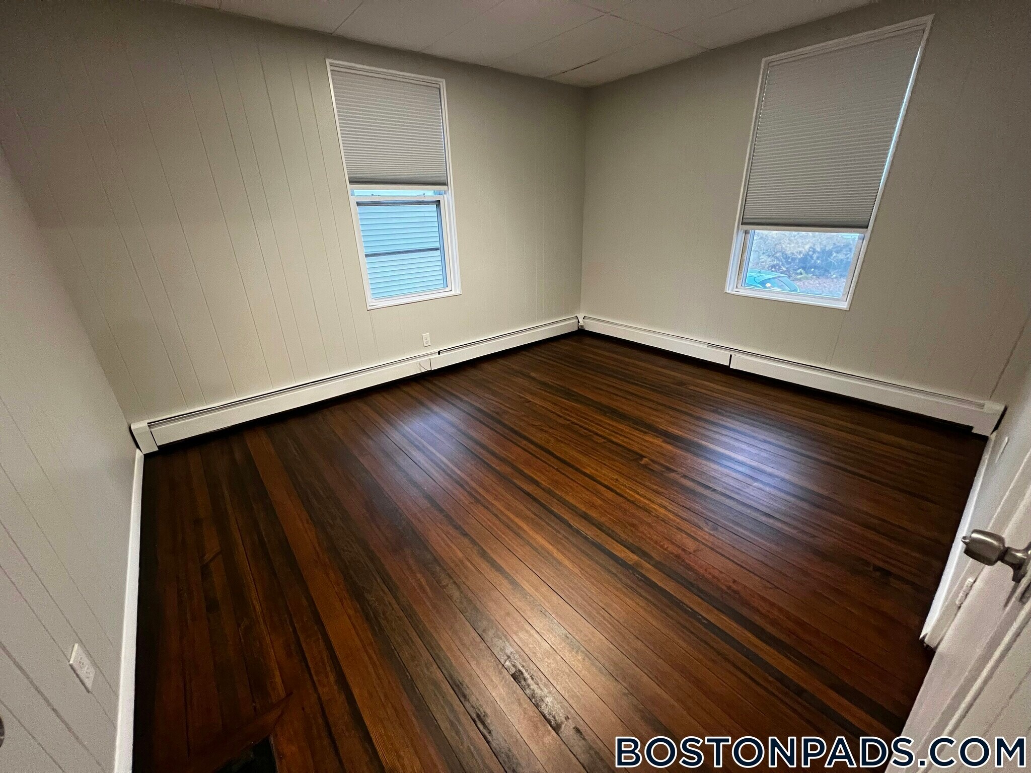 Building Photo - 158 Holland St