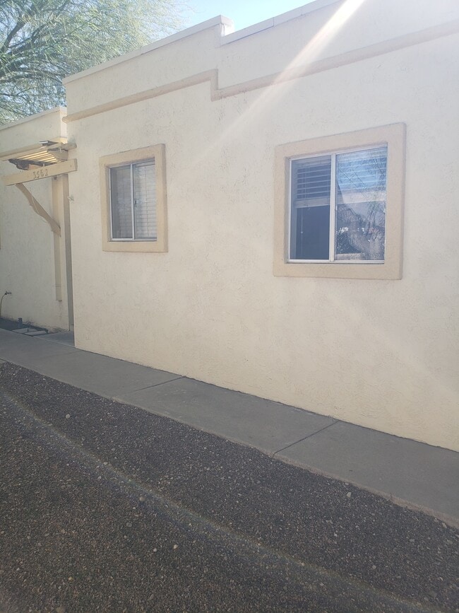 Building Photo - 3560 N Tucson Blvd