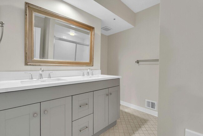 Building Photo - 8616 Chateau Dr