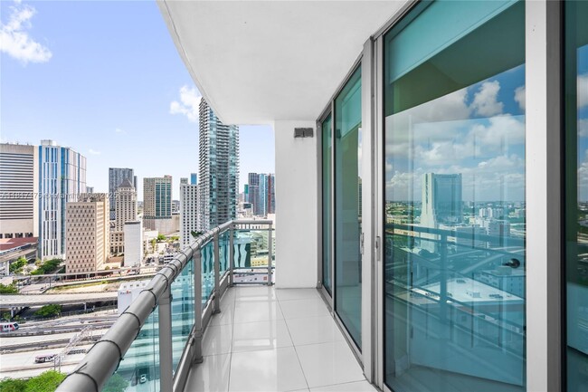 Building Photo - 350 S Miami Ave