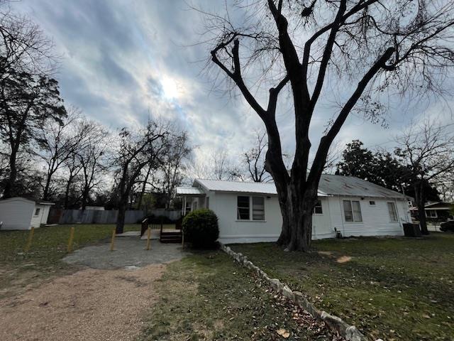 Building Photo - 1105 1/2 Tillery St