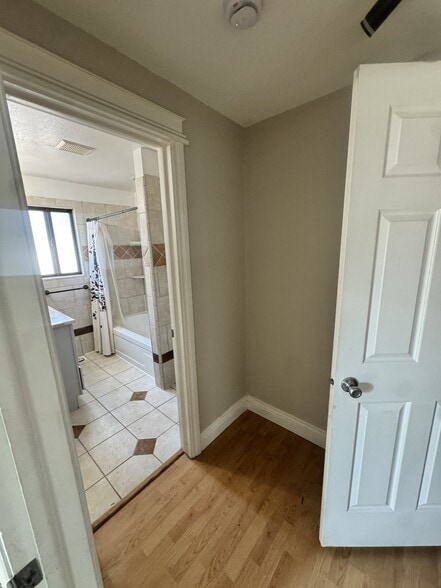 Building Photo - 9239 W Zuni Dr