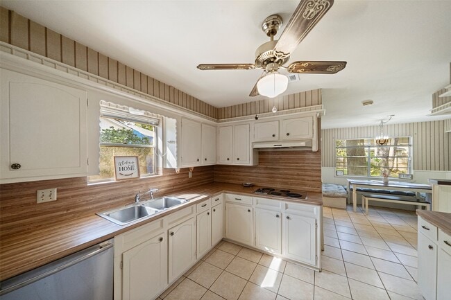 Building Photo - 1115 Pear Tree Ln