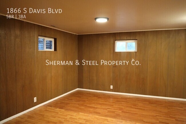 Building Photo - 1866 S Davis Blvd