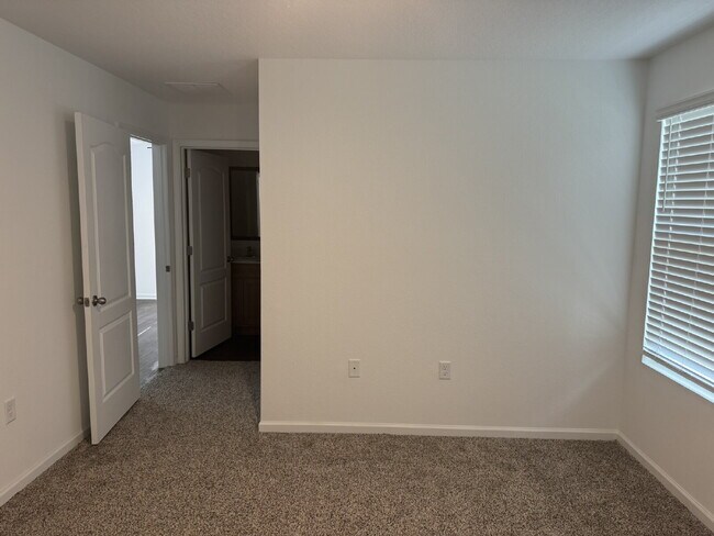 Building Photo - For Rent