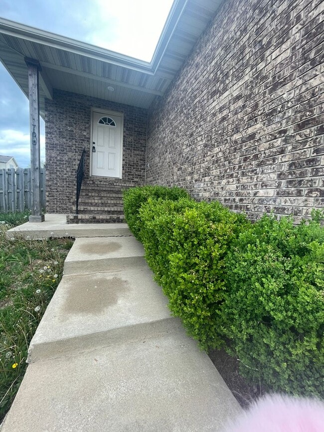 Building Photo - 705-707 E Watermill Cir