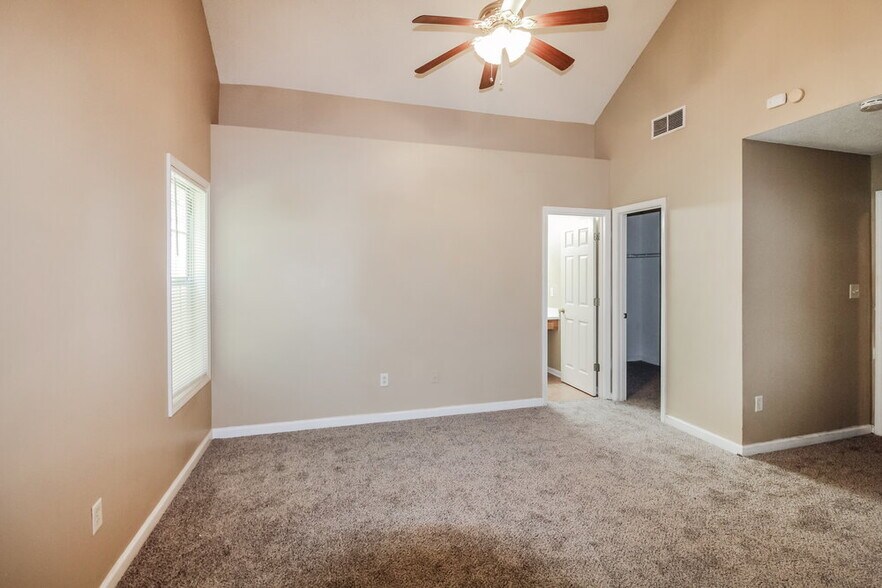 Building Photo - 6581 Lake Mill Trce