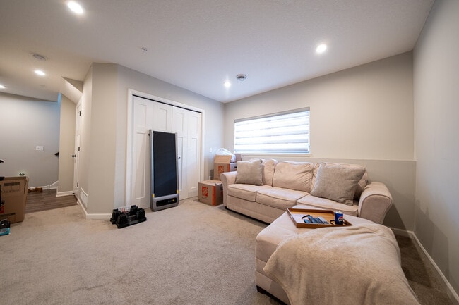 Building Photo - 21860 136th Wy