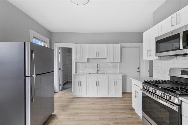 Building Photo - 55 Admiral St