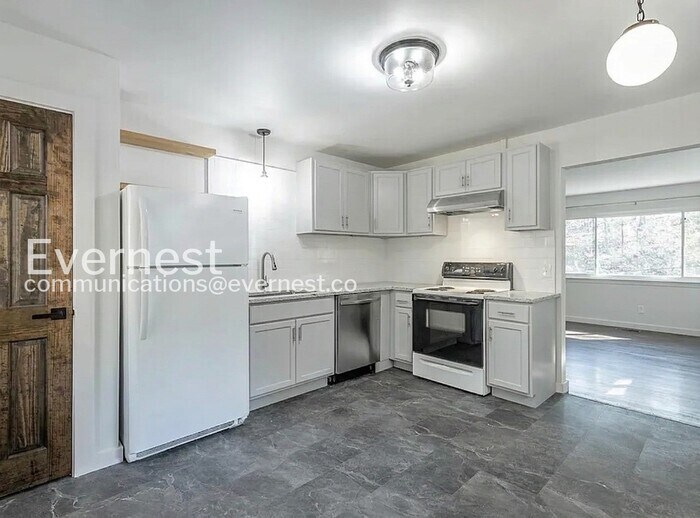 Building Photo - 167 W Ridgewood Ave