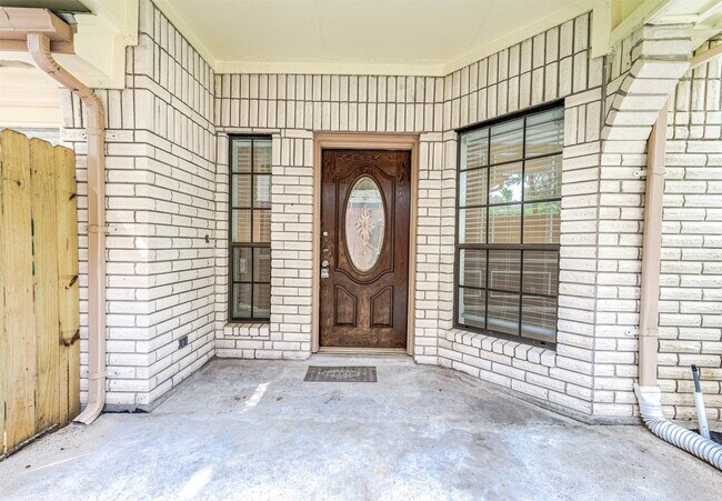Building Photo - 1927 Summerfield Pl
