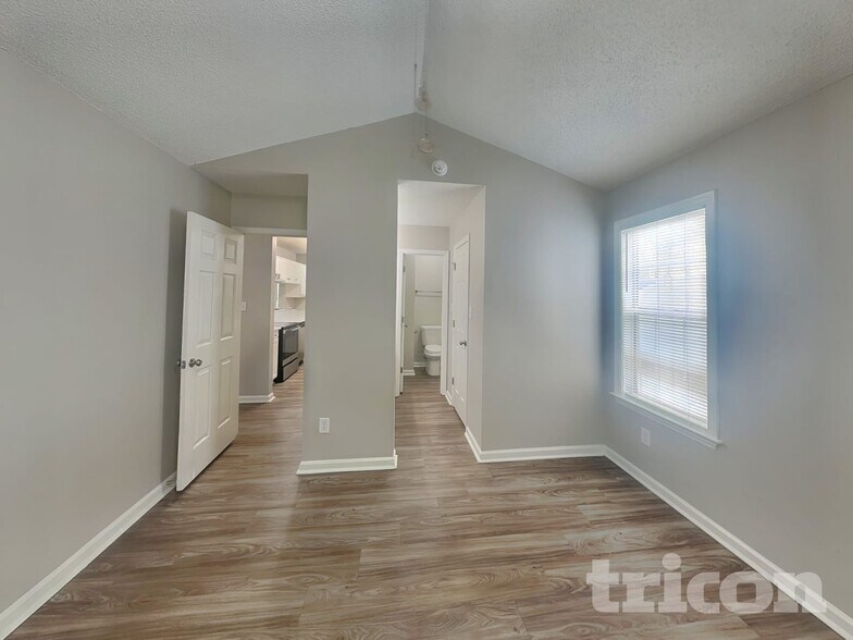 Building Photo - 217 Clear Springs Ct